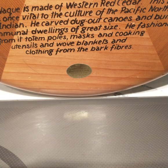 Mid Century Cedar Wood Killer Whale Souvenir Plate - Picture 6 of 7